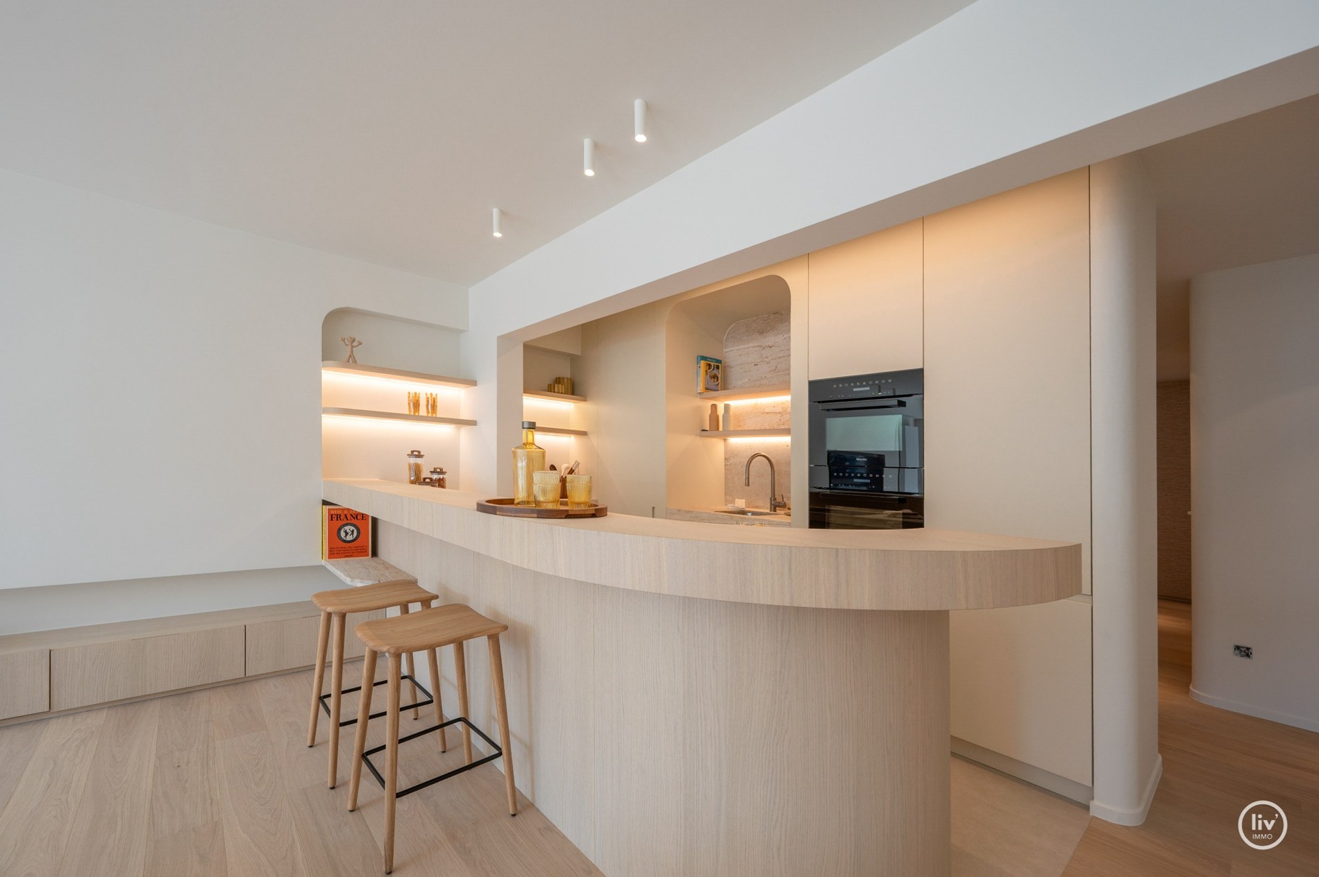Appartement de plus de 3 chambres avec des finitions très luxueuses et possibilité de garage dans l'immeuble. 