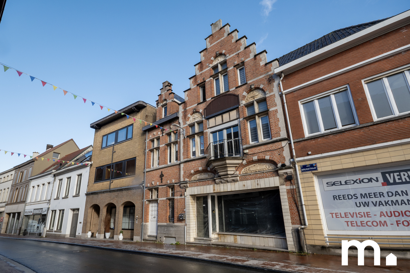 Handelspand met woonst op toplocatie te koop te Izegem 