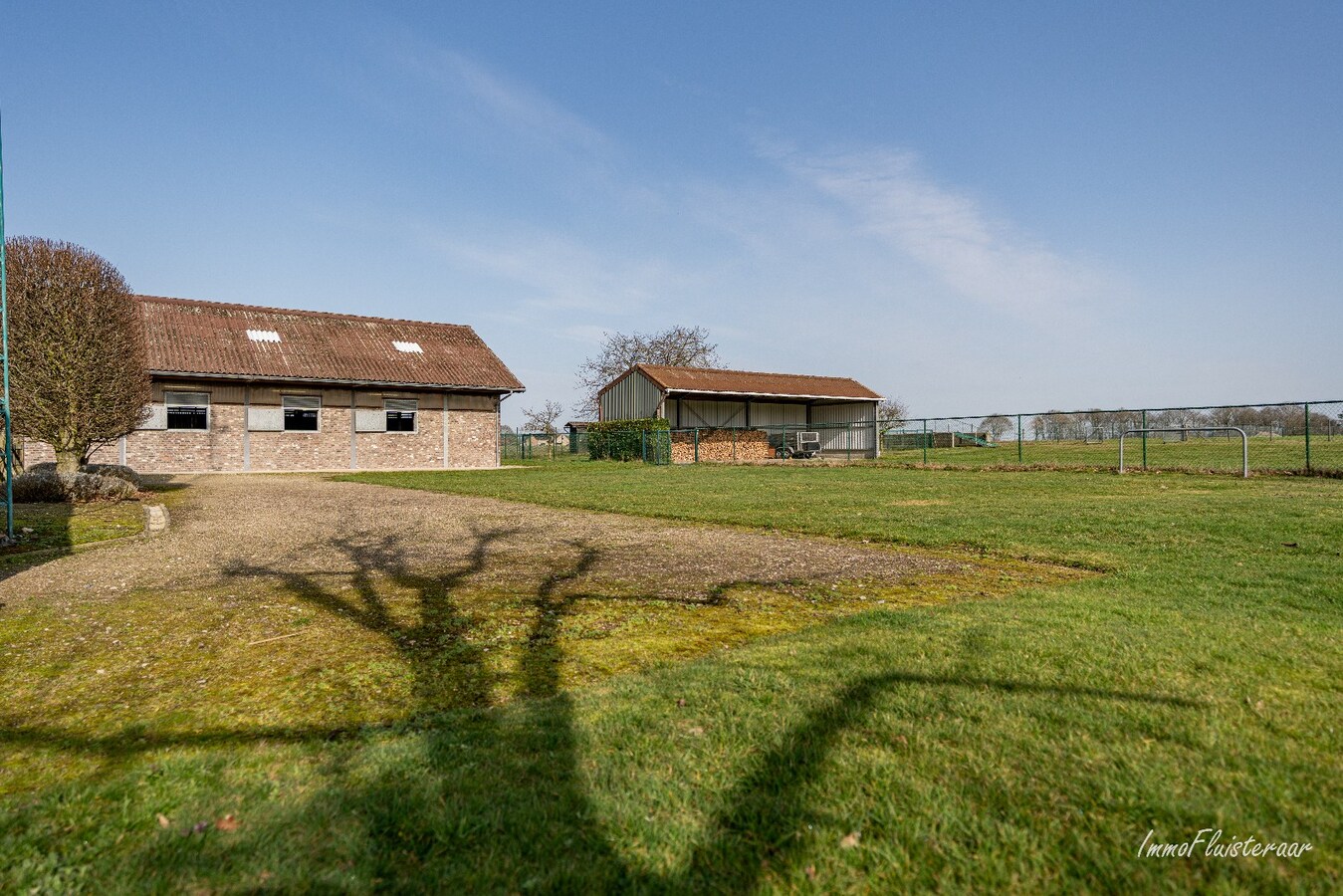 Woning met paardenstallen en buitenpiste op ca. 6,5ha te Bree 