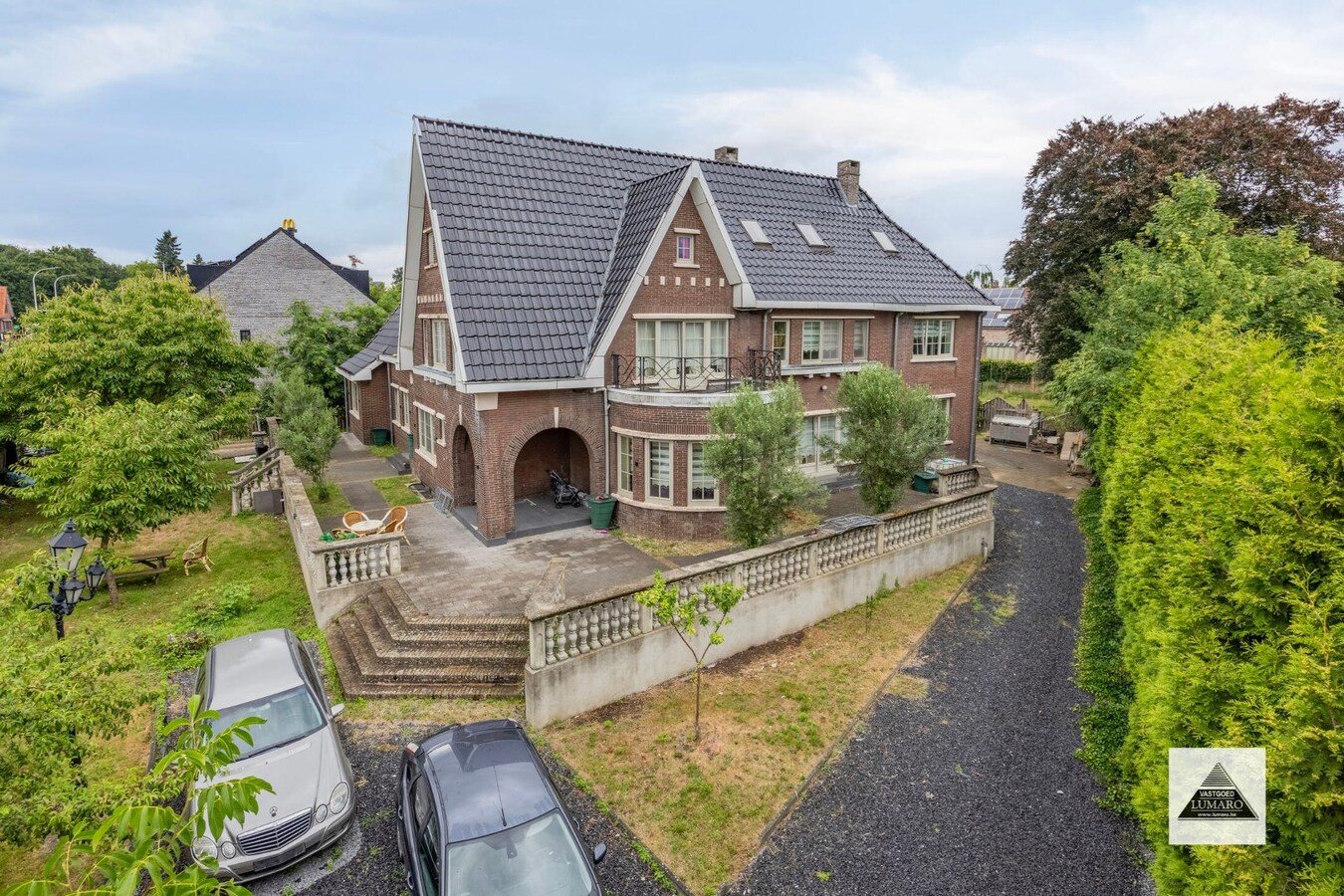 Villa / praktijk / BenB/ kamerwonen /... - Koolmijnlaan 11, Houthalen - perceel 2.700 m². 