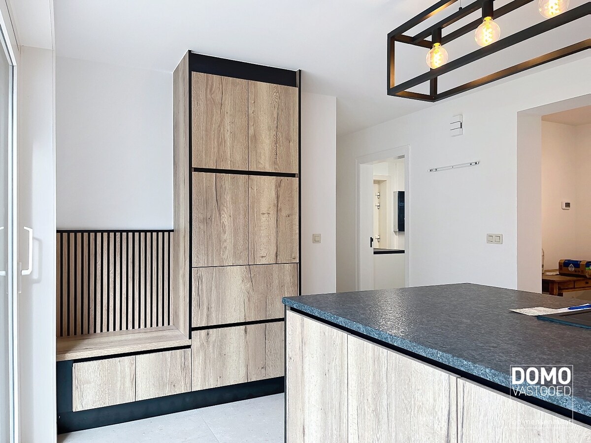 VOLLEDIG GERENOVEERDE WONING MET 3 SLAAPKAMERS EN ZUIDGERICHTE TUIN 