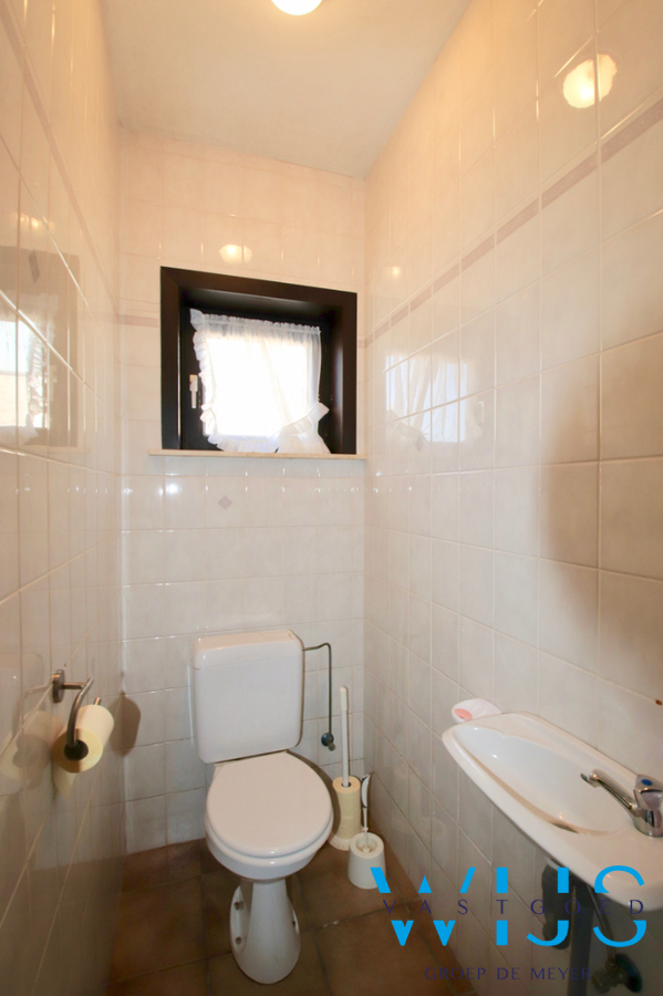 Stevige bungalow op een prachtig perceel van 925 m² te SLEIDINGE ! 