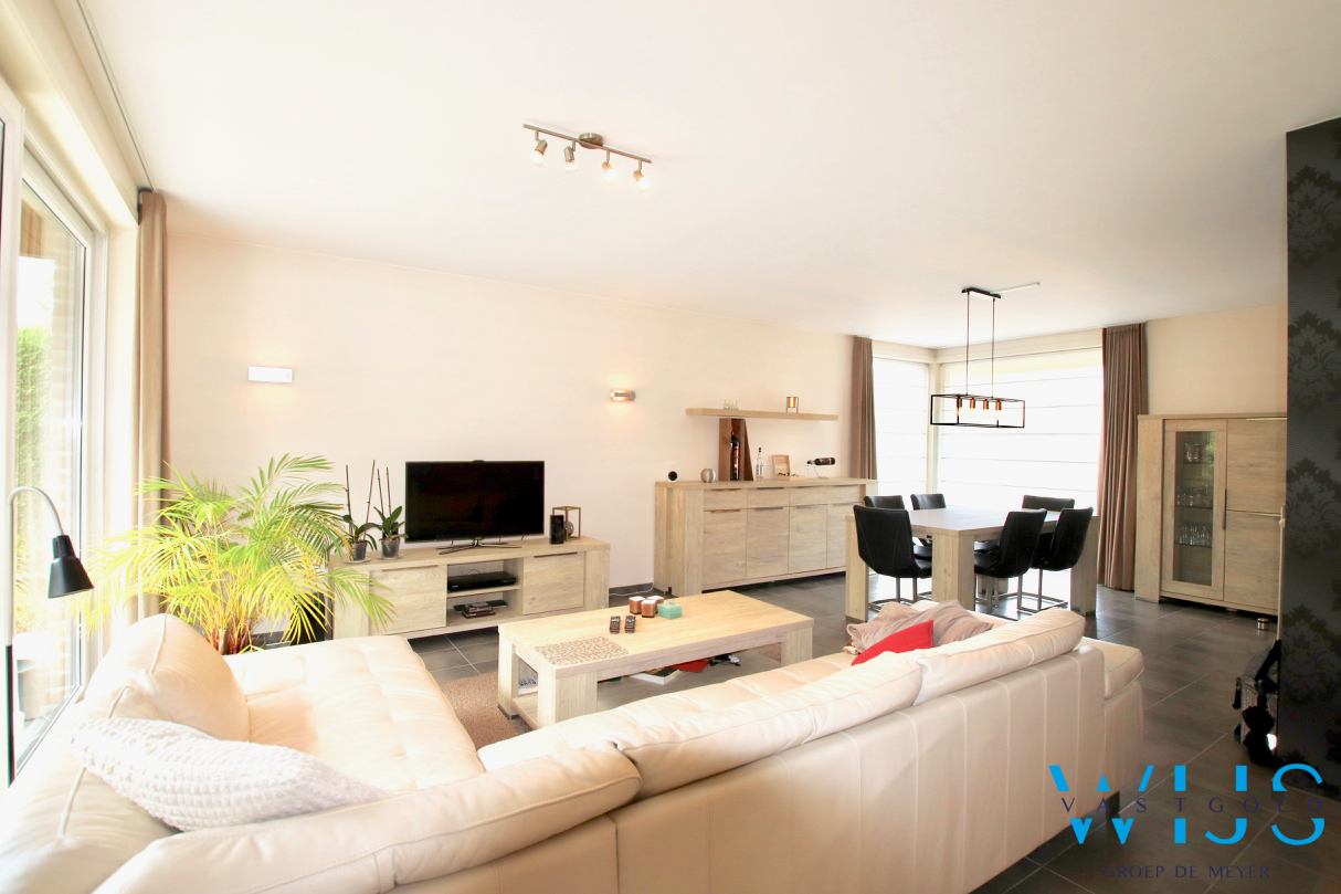 Tof woonhuis met tuin te Boekhoute ! 