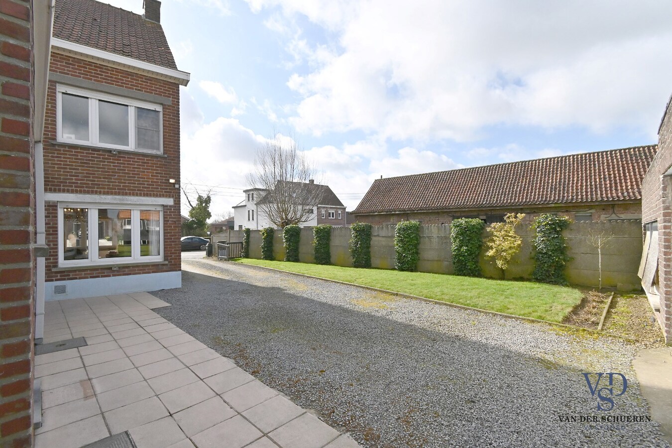 Half Open gezinswoning met potentieel 