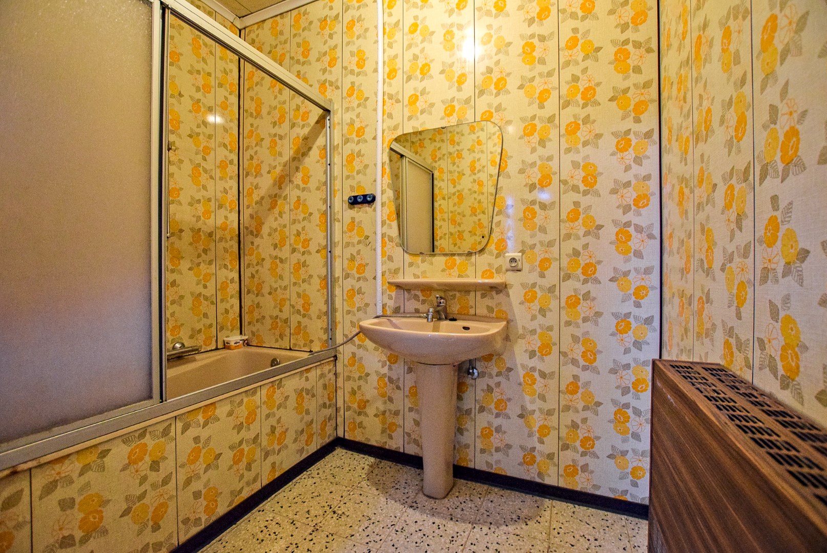 Gezellige woning te koop in Hoogstade met zongerichte tuin en zijtoegang. 