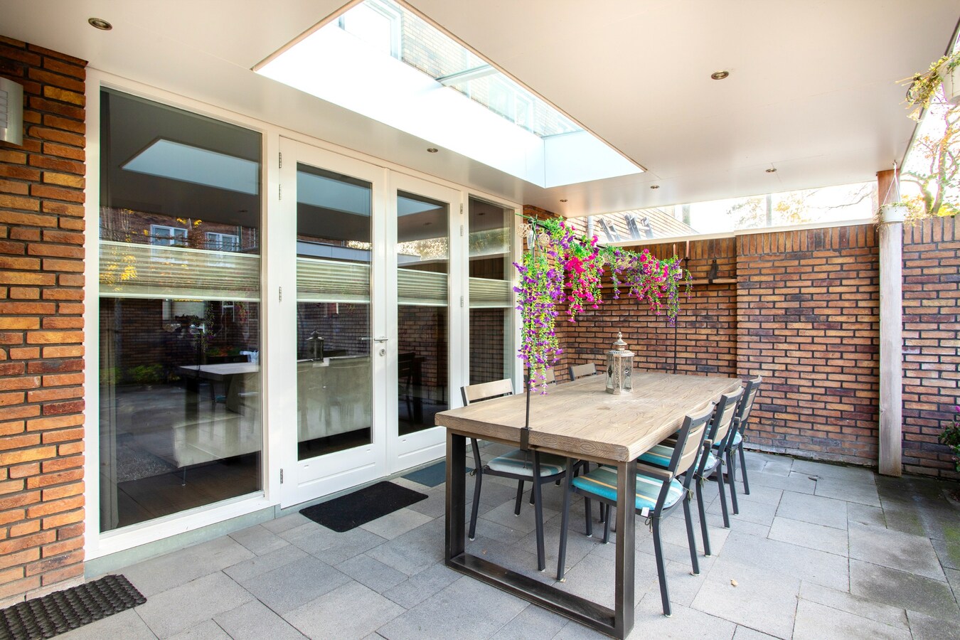 Zeer ruime hoekwoning met volop leefruimte en groen uitzicht in kindvriendelijke wijk! 