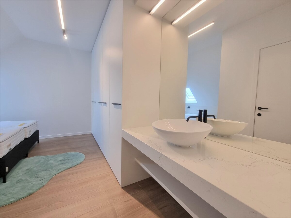 Prachtig, zeer luxueus nieuwbouwappartement met groot terras en open zichten - Heist 