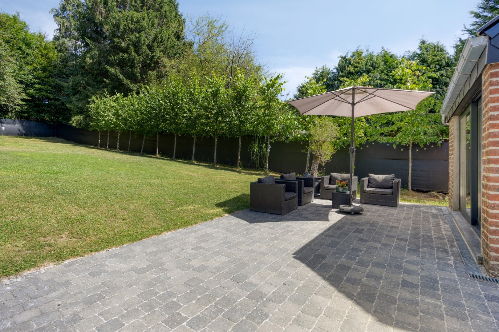 4 gevel VILLA met 3 slaapkamers + bureau, ruime tuin – 1652 ALSEMBERG (BEERSEL) 