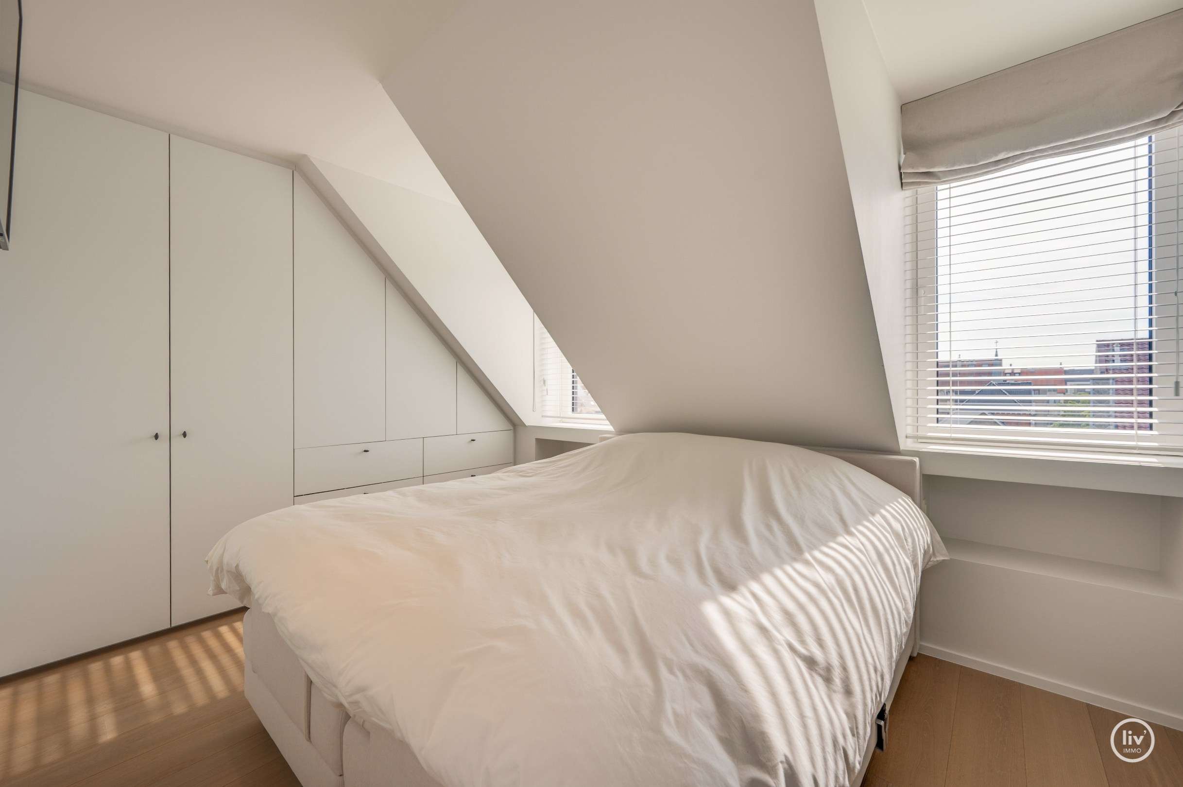 Appartement duplex unique avec 4 chambres dans une résidence récente au centre de Knokke. 
