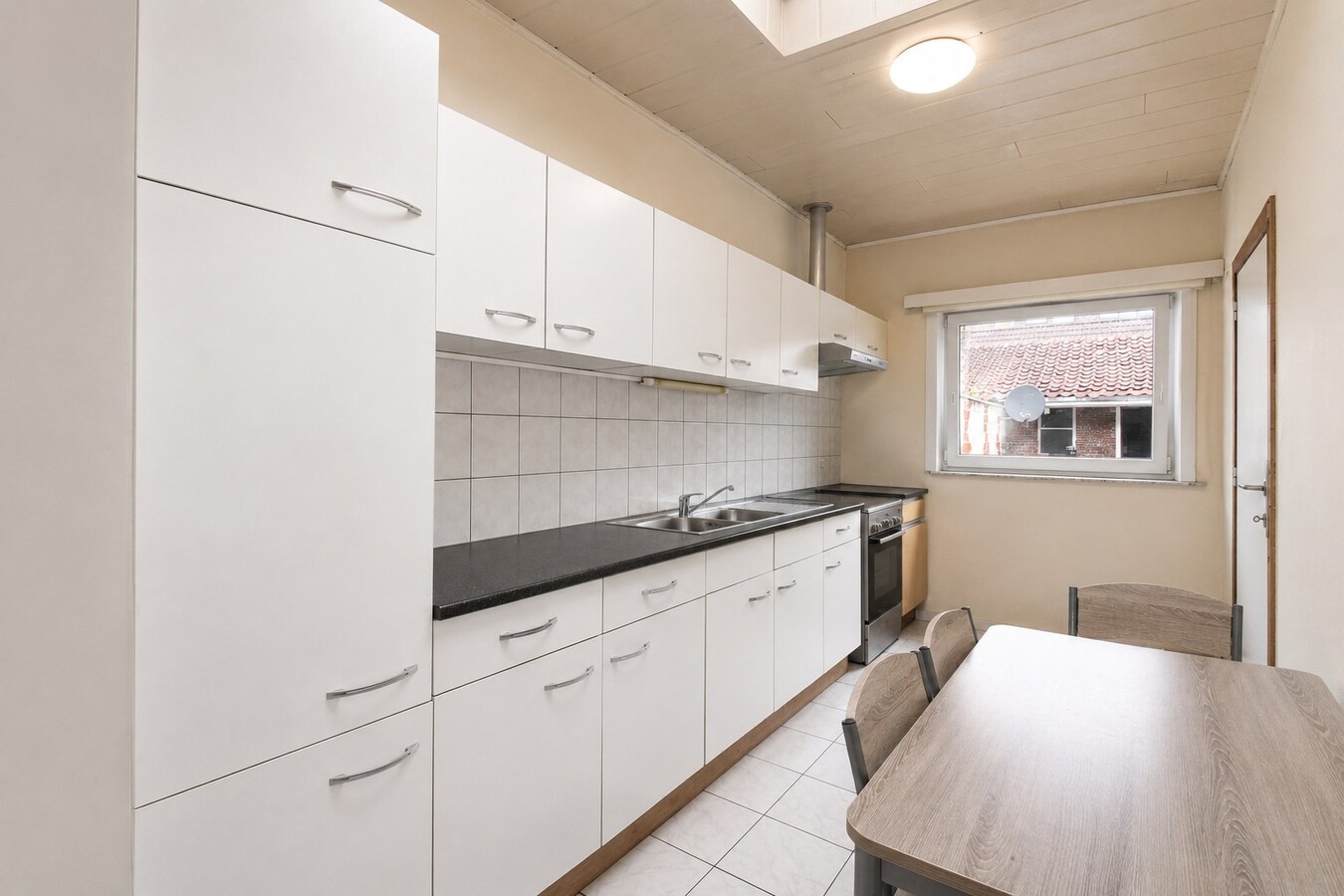 Te koop: Gezellige stadswoning met 5 slaapkamers en diepe tuin op centrale ligging Sint-Niklaas! 
