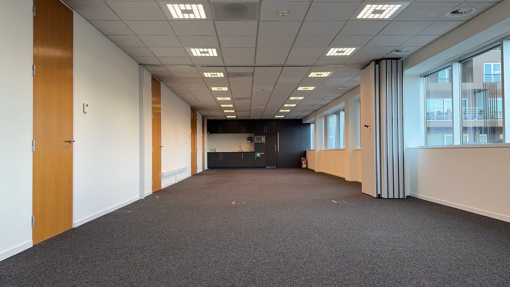 Kantoorgebouw te koop op zichtlocatie langs R4 in Merelbeke-Melle