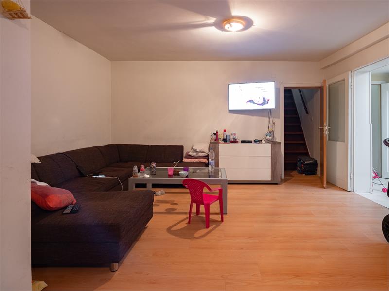 Op te frissen woning met 6 slaapkamers 