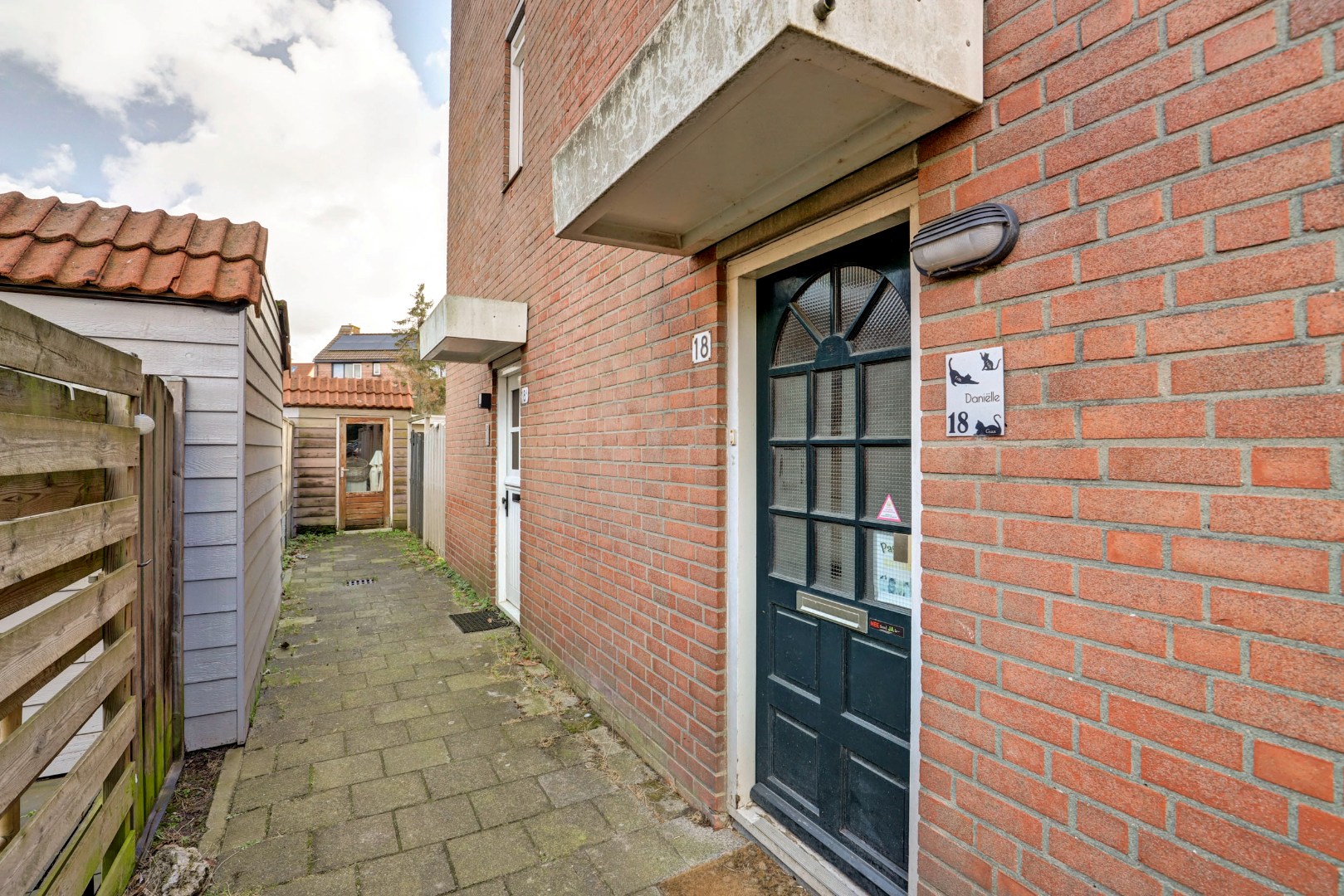 2-kamer hoekwoning met  ruime slaapkamer met airconditioning, tuin op het zonnige zuidwesten. 