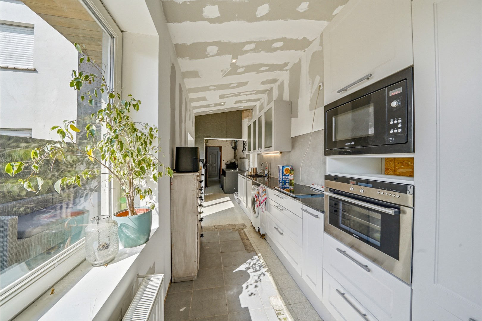 Te renoveren woning met ruime tuin in Bredene 