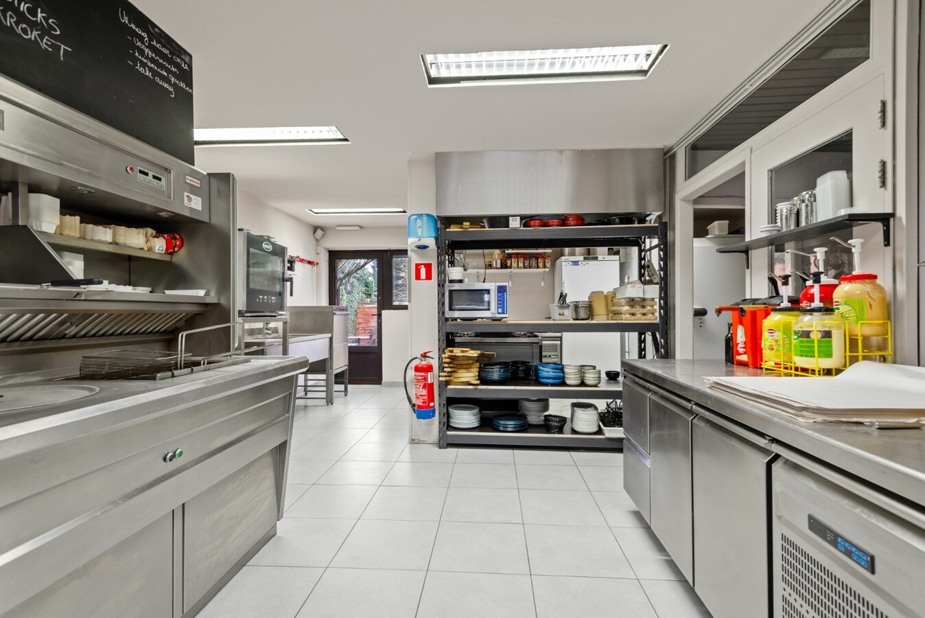 Ideaal gelegen handelspand / kantoor 