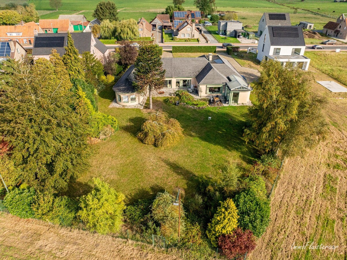 Goed gelegen ruime villa met weiland 