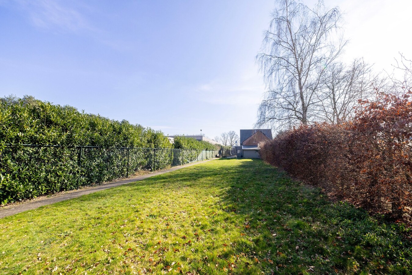 Instapklare woning met ruime tuin en 3 slpks - toplocatie 