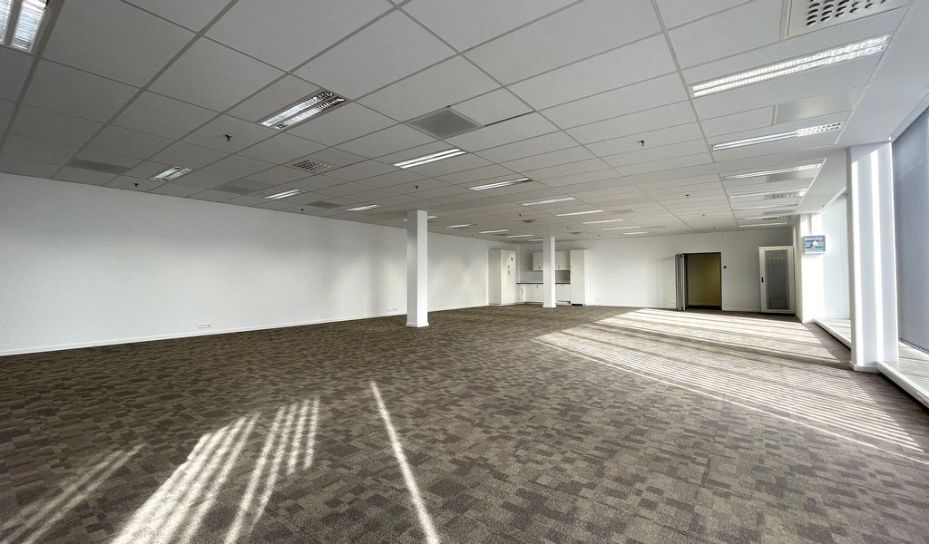 Vernieuwde kantoren te huur in Ahlers Building te Antwerpen