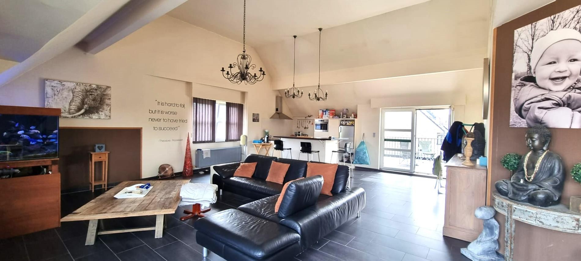 Zeer ruim duplex appartement met 3 slaapkamers in centrum Geel 