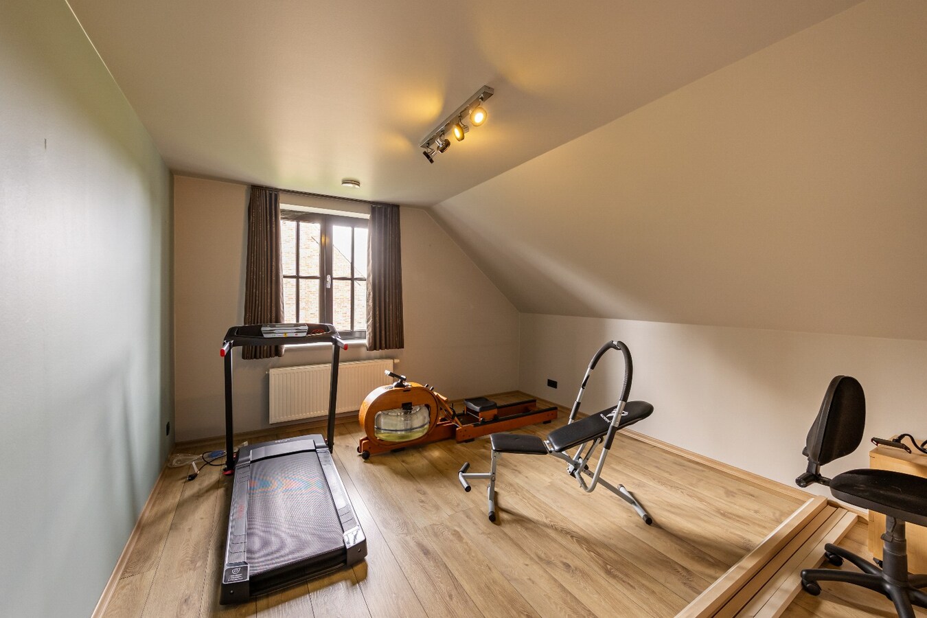 Prachtige landelijke villa met gezinstuin en graslanden op 32.558m² 