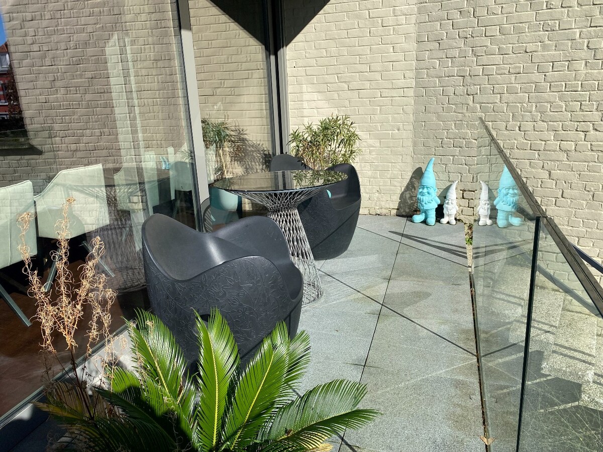 Authentique villa du 20e siècle, rénovée par un architecte de renom, avec 6 chambres et jardin ! 