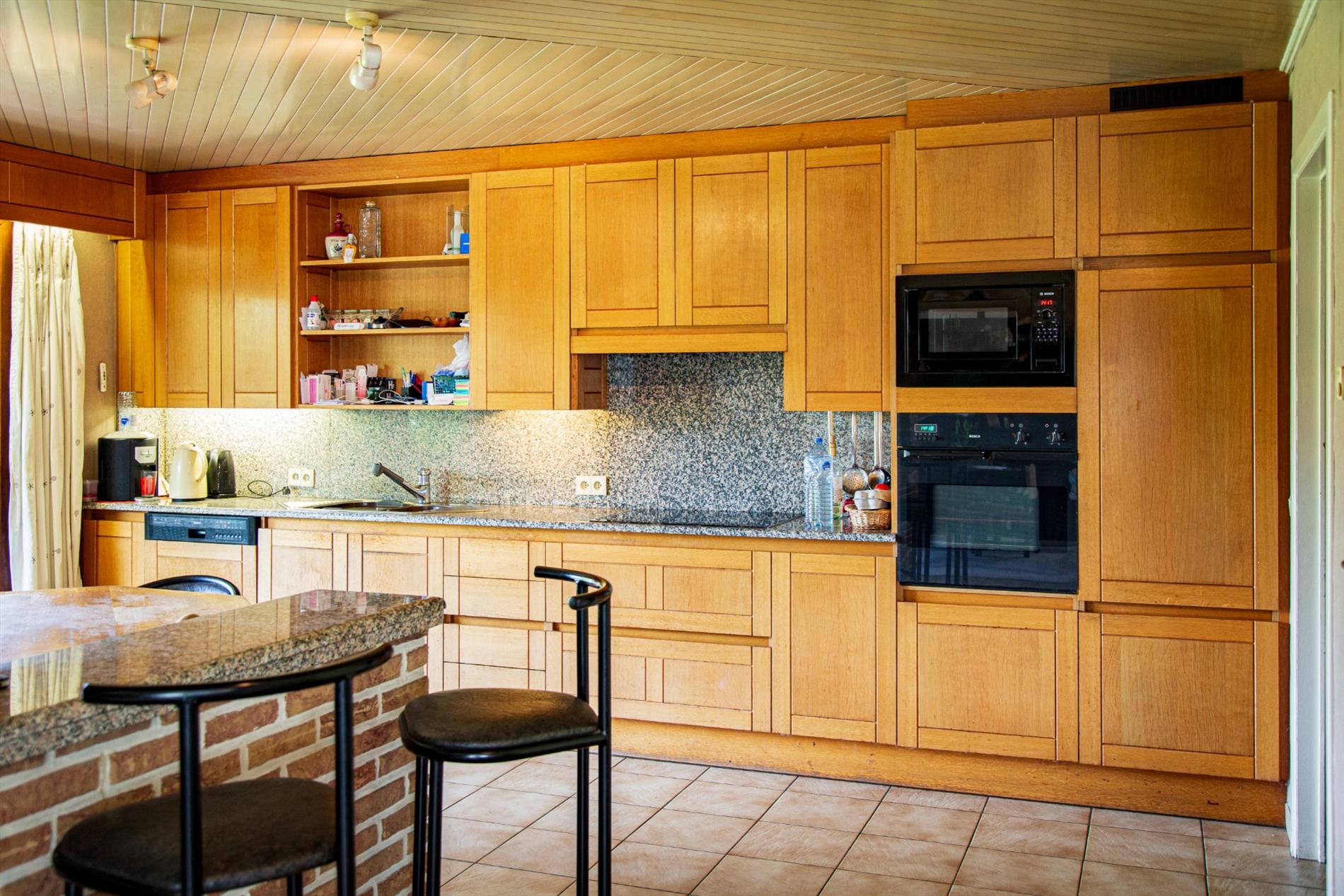 Open bebouwing met  4 (mogelijk 6) slpks  op 1.195 m²  rustig gelegen te Adegem 