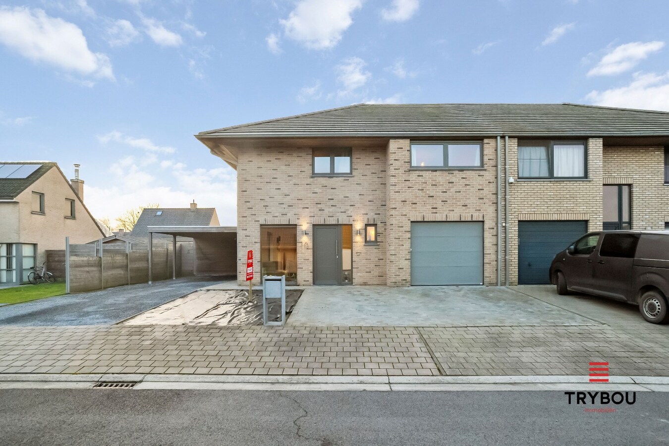 Instapklare halfopen woning met 3 slaapkamers en garage te Houthulst 