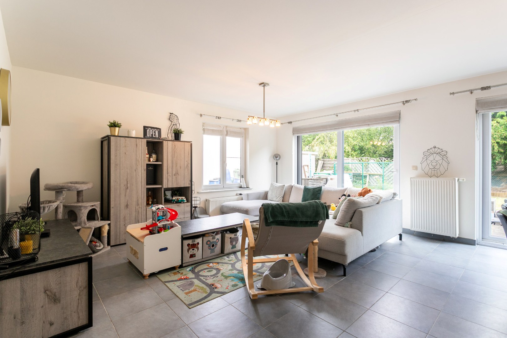 Instapklaar gelijkvloersappartement met 3 slaapkamers en tuin 