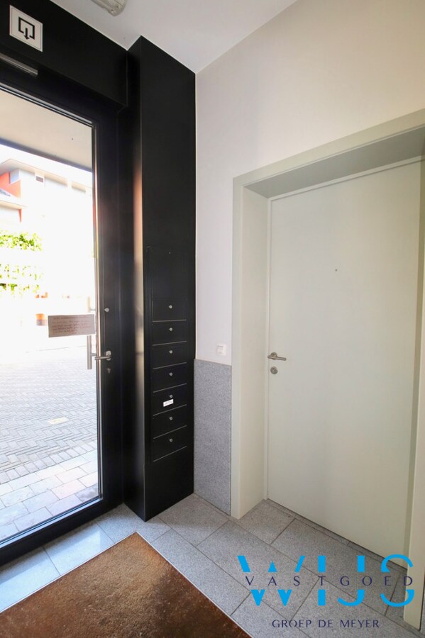 Energiezuinig GELIJKVLOERS app met garage te SLEIDINGE ! 