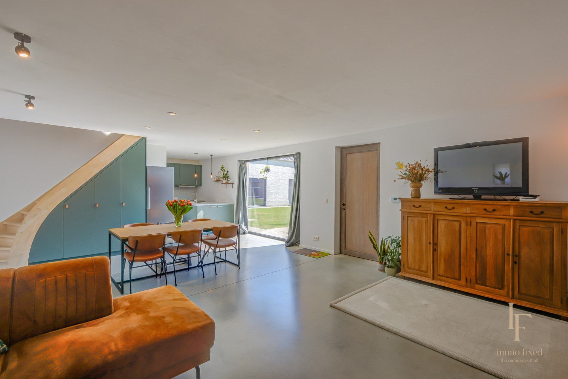 Een langgevelhoeve met bijgebouw! 