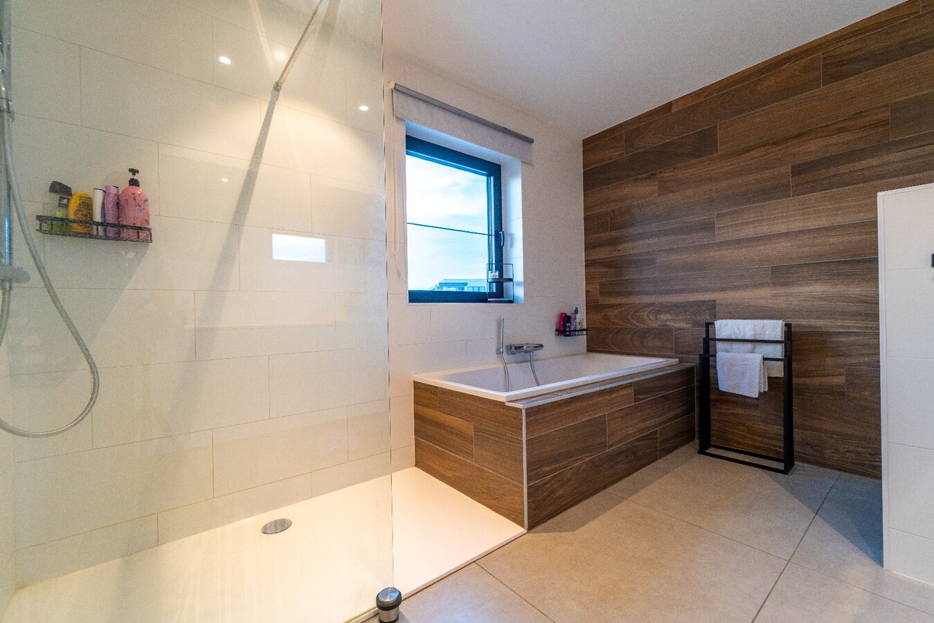 Prachtige villa met tuin, terras &amp; garage in Hasselt - 3 slaapkamers, bouwjaar 2019. 