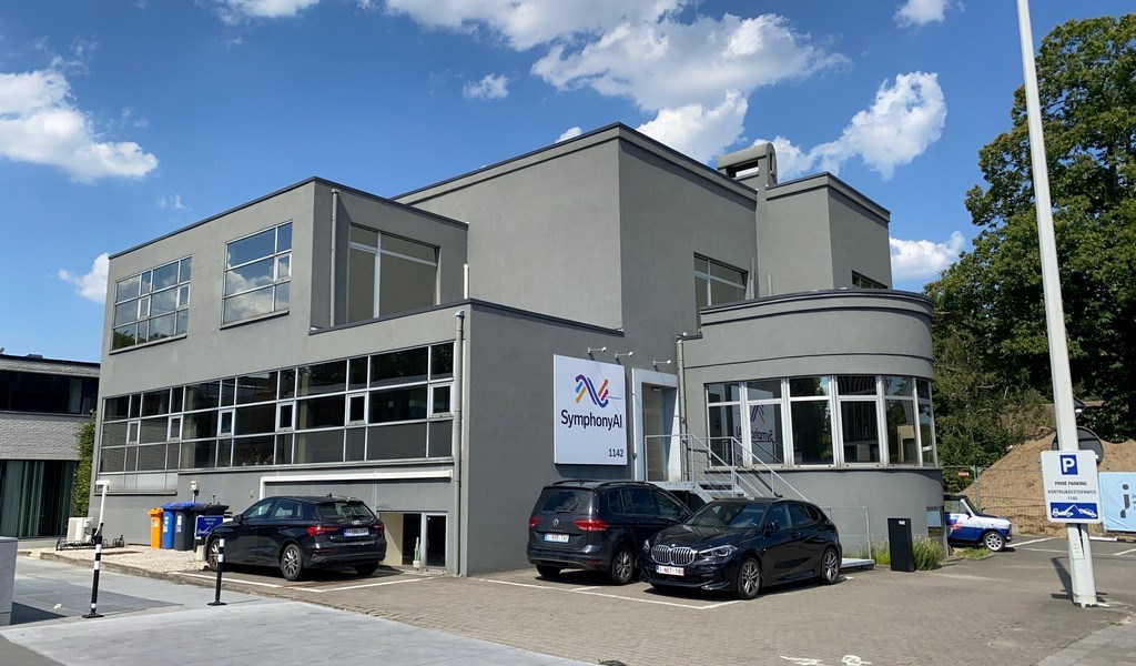 Commercieel gelegen kantoorgebouw te huur in Gent