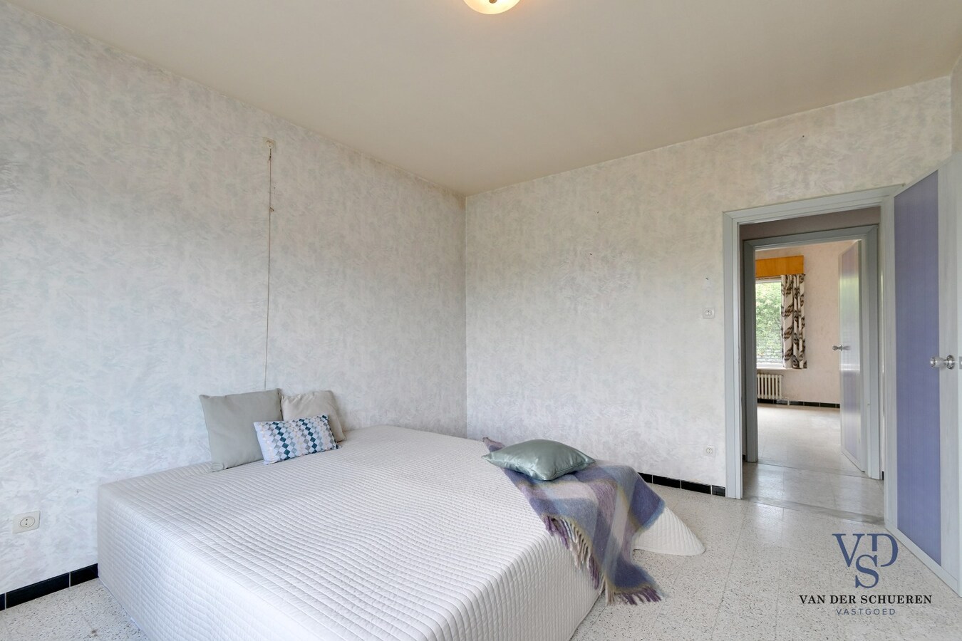 Te renoveren bungalow op een perceel van ca. 2.840 m² 