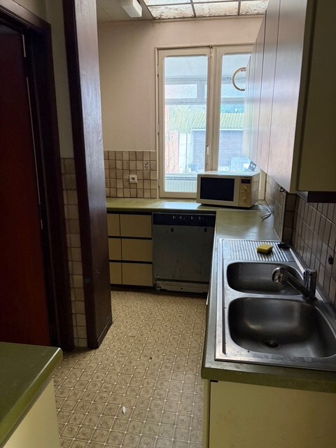 Te renoveren woning op een perceel van 8 are 