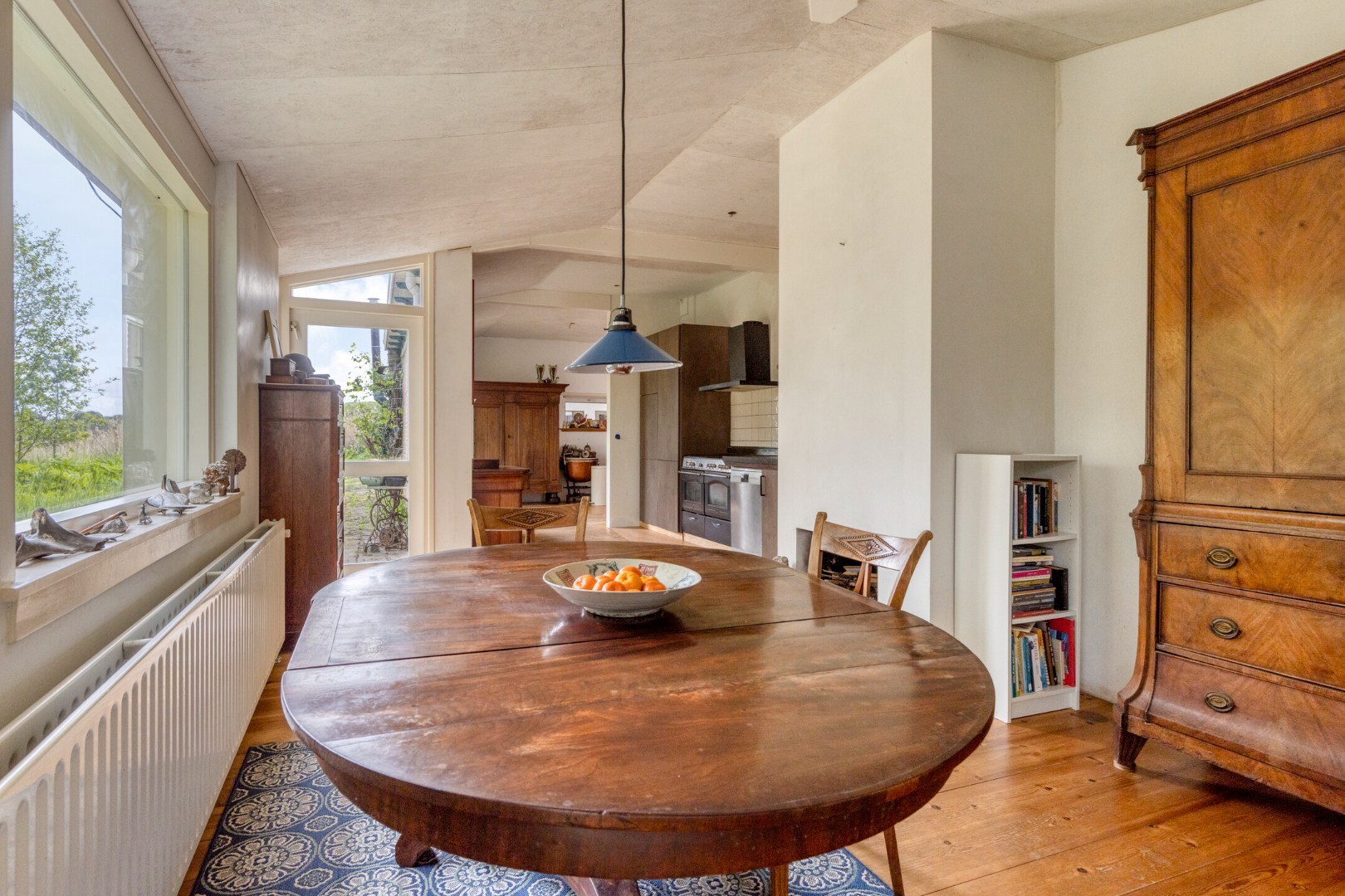 Een plek als deze komt zelden beschikbaar: een unieke combinatie van wonen tegen de duinen aan en nabij het strand en nabij de boswachterij op één van de meest geliefde plekken van de Zeeuwse kust. Bi 