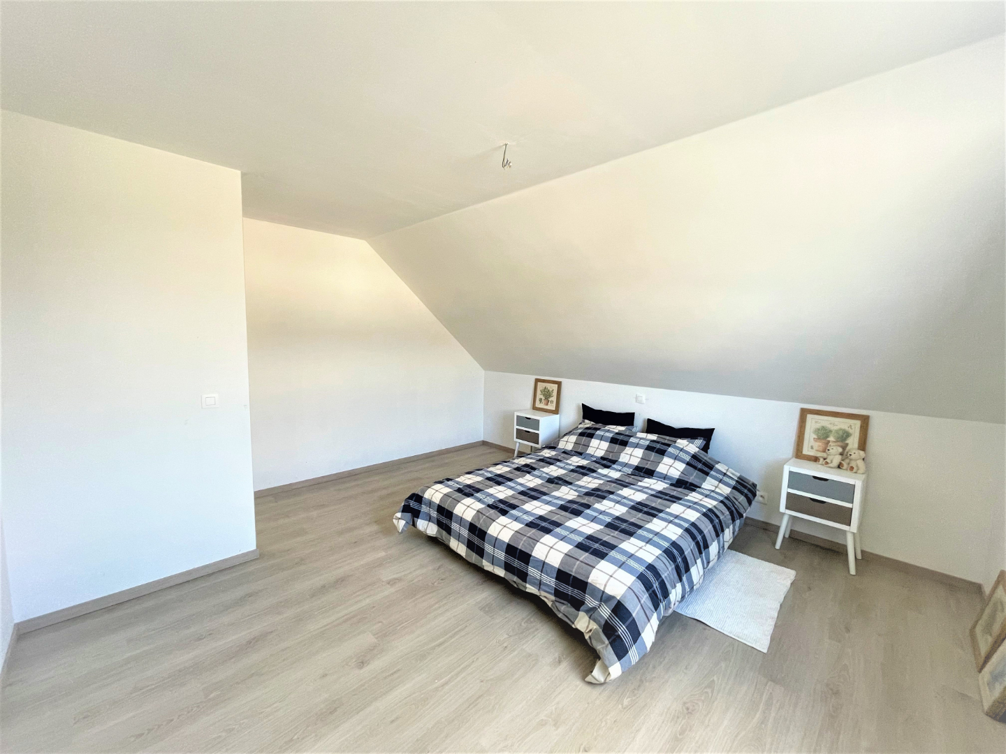 VERKOCHT Nieuwbouwwoning met 3 slaapkamers en garage op 370m² 