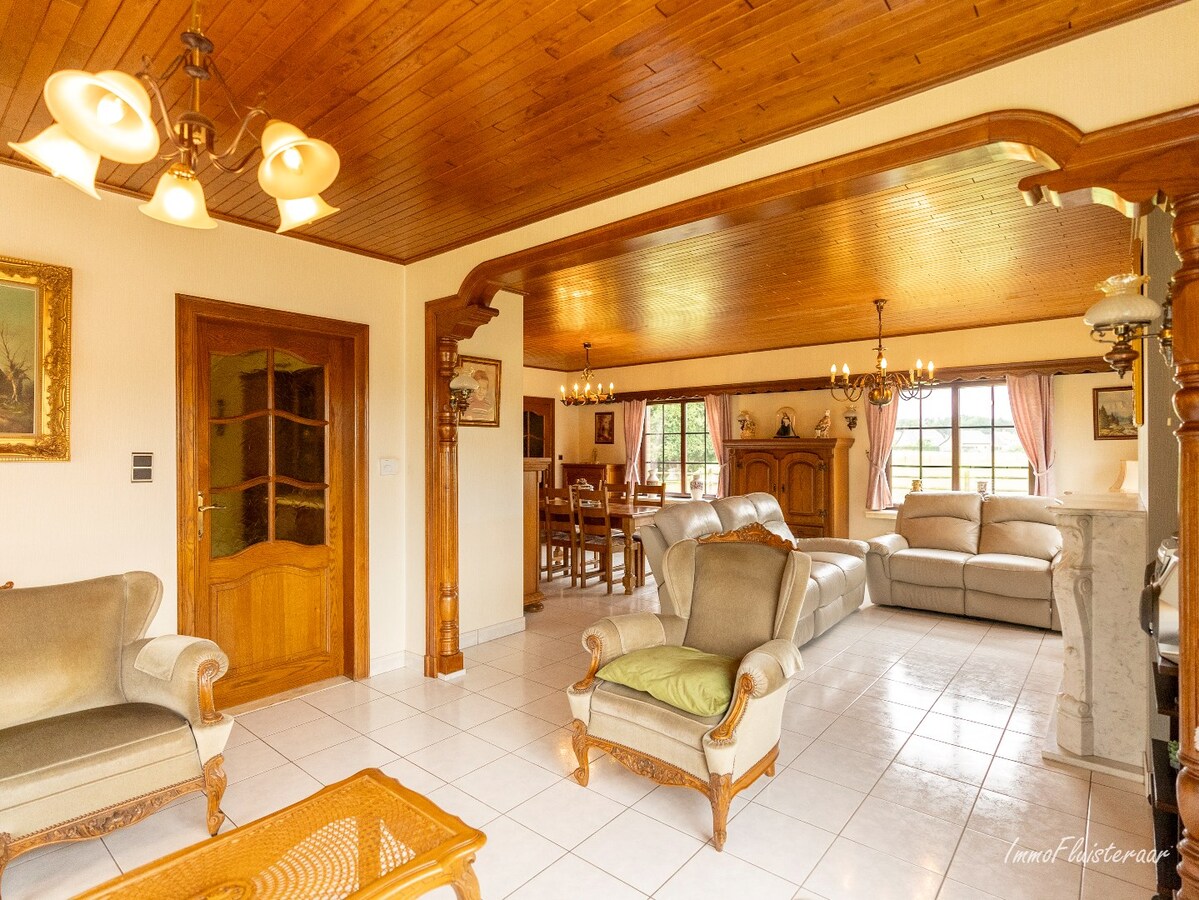 Maison spacieuse avec bâtiment d'écurie et prairies sur environ 3,8 hectares à Berlaar. 