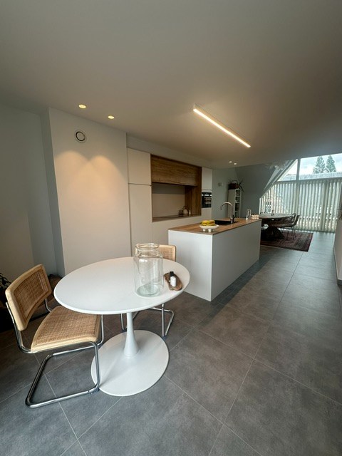 Recent en energiezuinig appartement met 2 slpk. en groot terras in Geel-centrum 