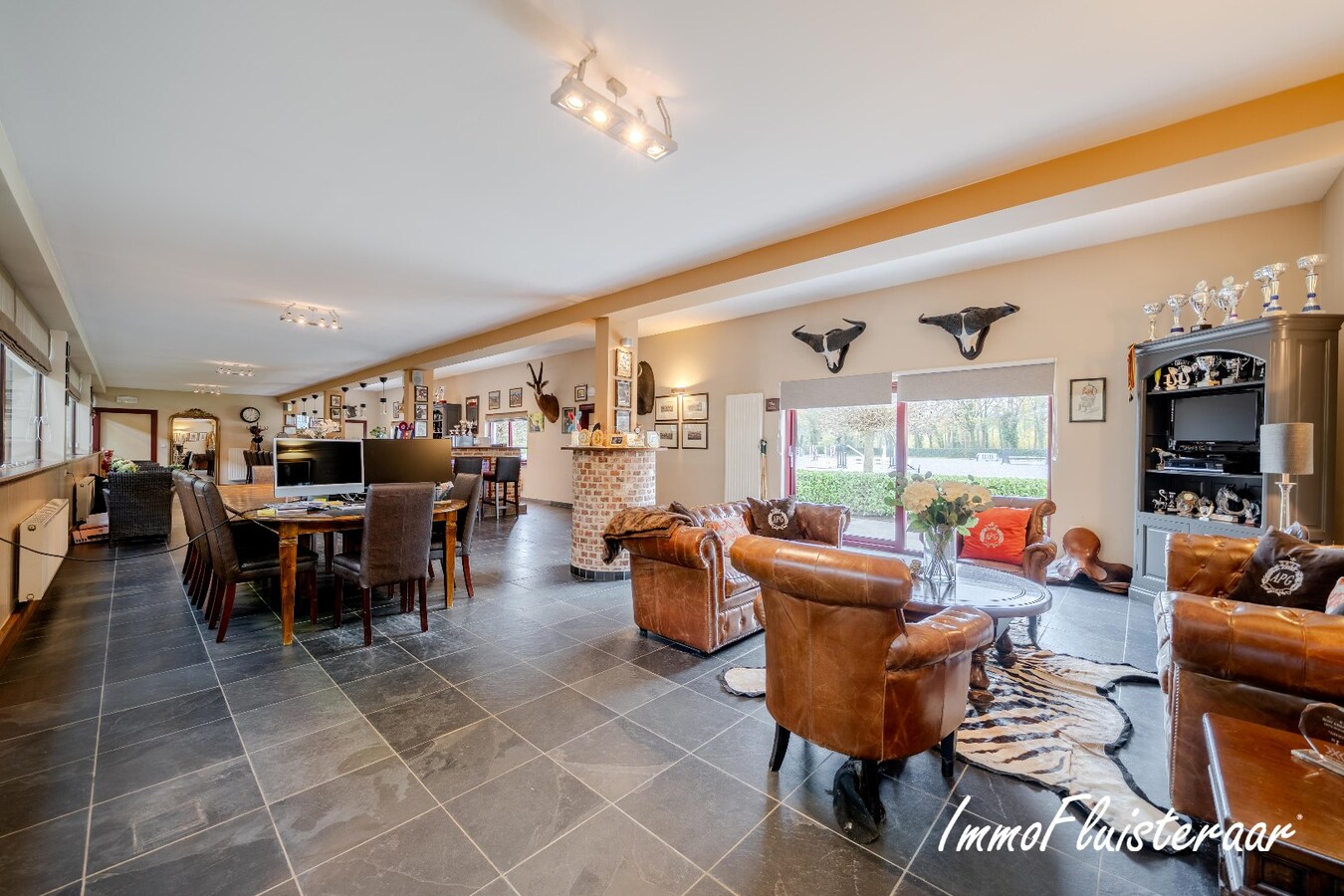 Exclusief Hippisch Complex met Uitstekende Trainingsmogelijkheden op ca 8,6 ha in Wuustwezel 