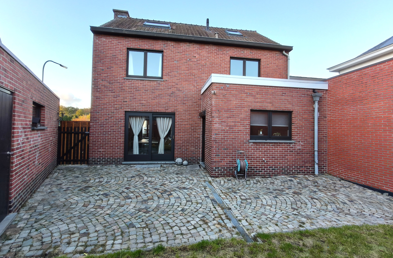 MOOIE WONING MET GARAGE EN TUINTJE 