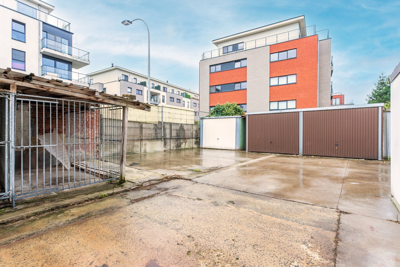 Te renoveren woning met loods nabij centrum Halle 