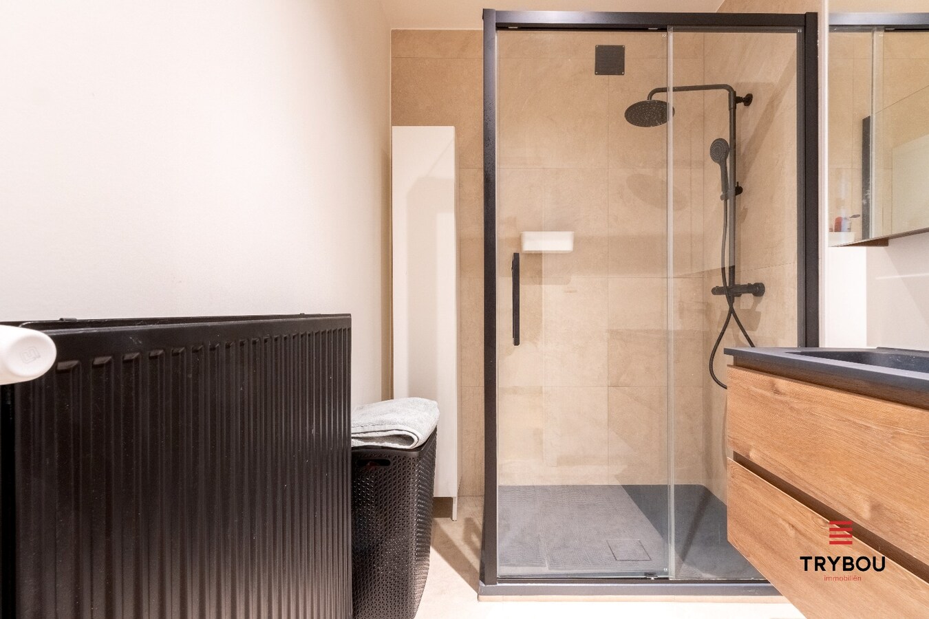 Volledig gerenoveerd 2-slaapkamerappartement te koop – rand centrum Ieper 