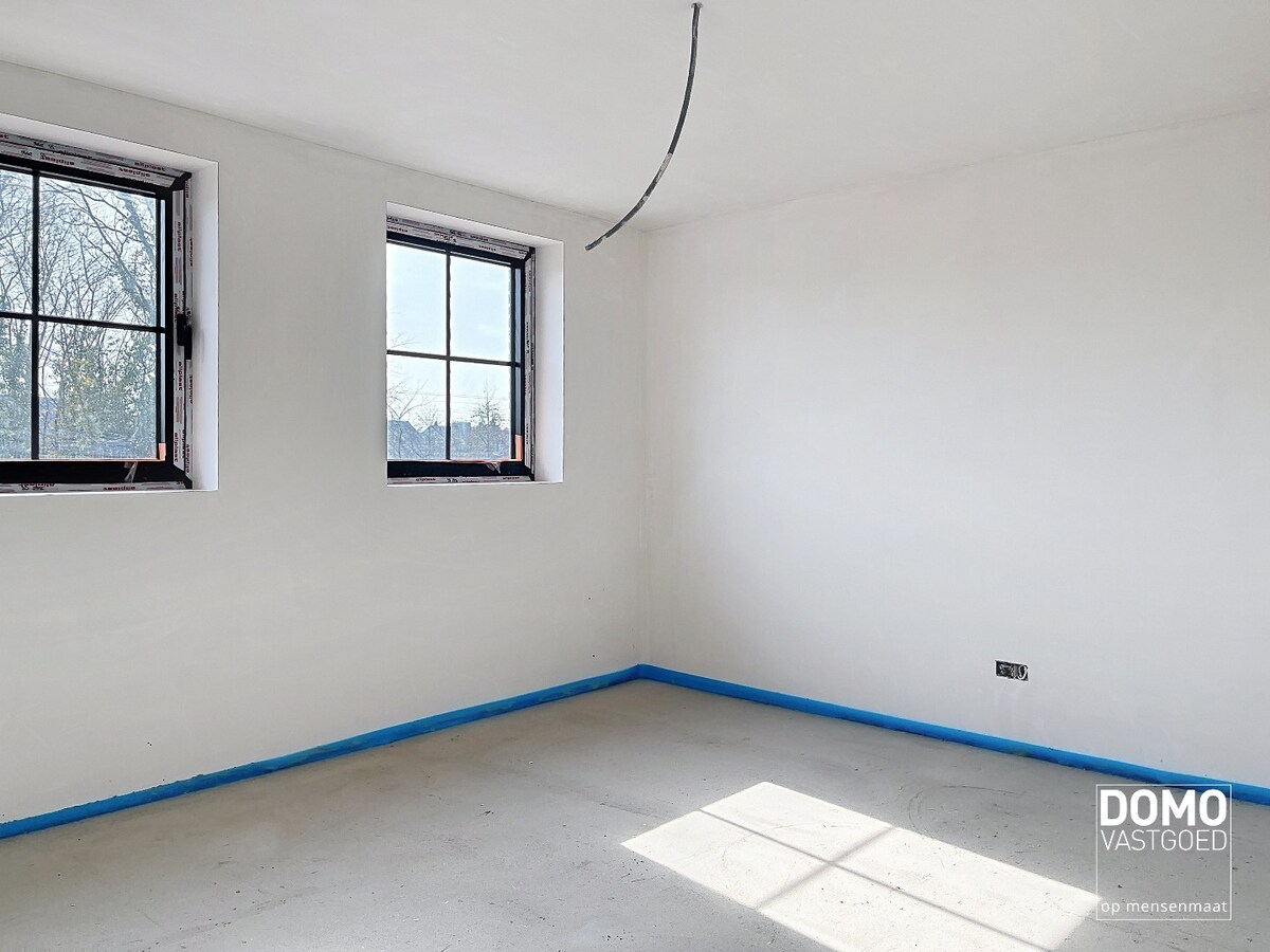 ENERGIEZUINIGE HALFOPENBEBOUWING MET 3 SLAAPKAMERS TE KERMT 