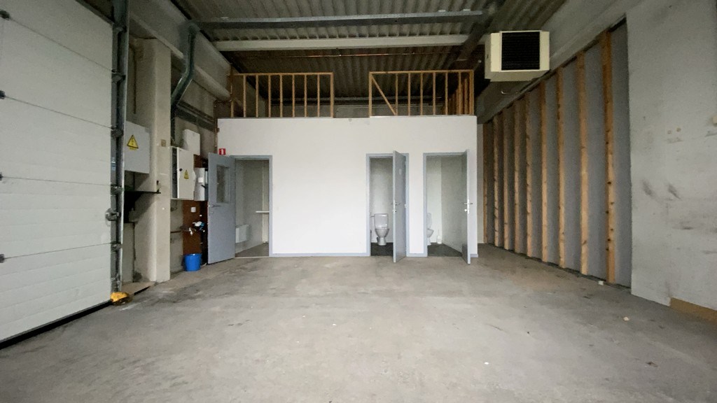 Baanwinkel te huur in de Puitvoetstraat in Sint-Niklaas