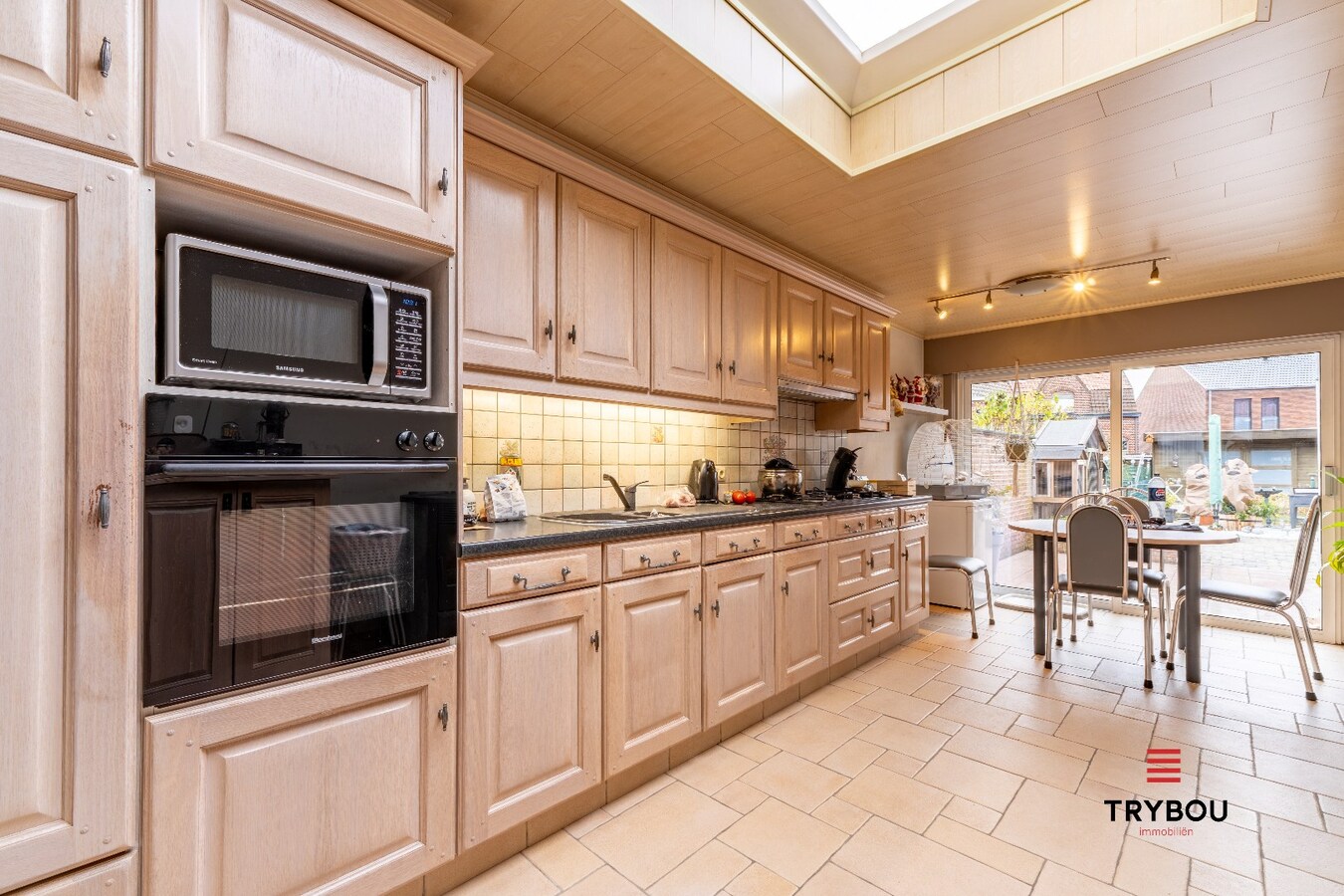 Gezinswoning met tuin, garage én uitweg in hartje Ieper 