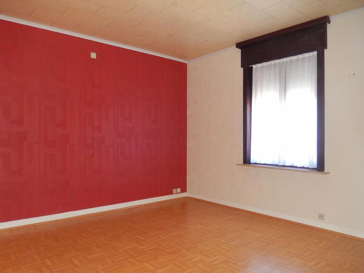 Ruime woning met grote opslagplaats/loods en zonnige tuin 