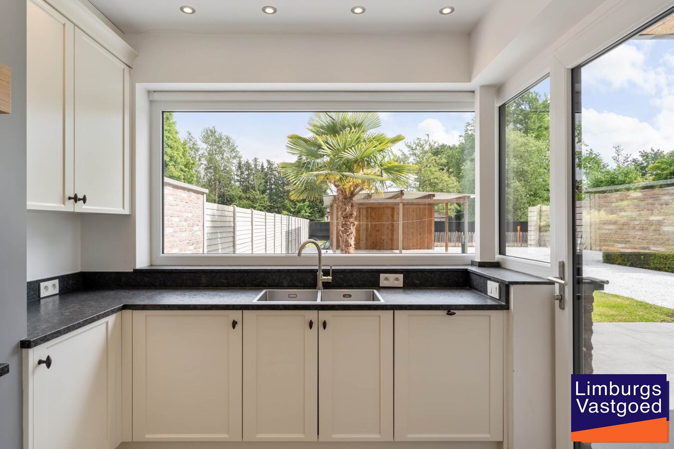 Exclusieve gezinswoning, 283m², 5 slpk, praktijkruimte op toplocatie 