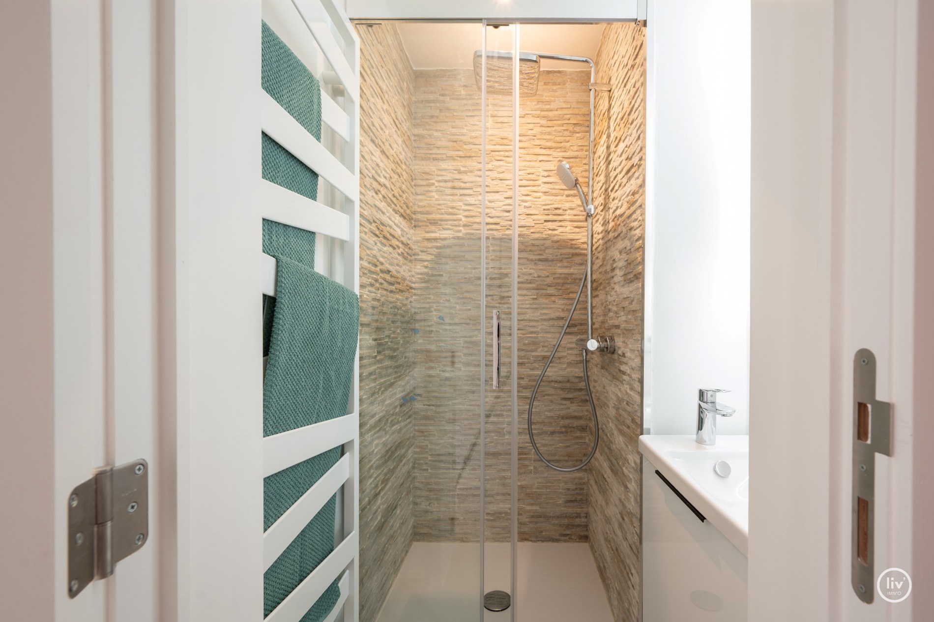 Stijlvol gerenoveerd appartement met 3 slaapkamers op toplocatie in Duinbergen – op slechts 100 meter van de Zeedijk! 