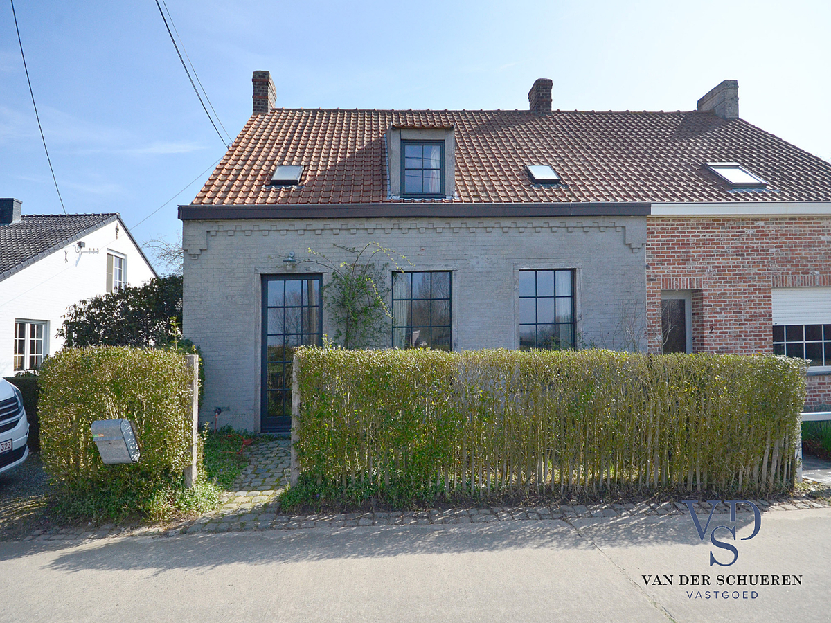Parel nabij de Baaigemse Prinsenmolen. 
