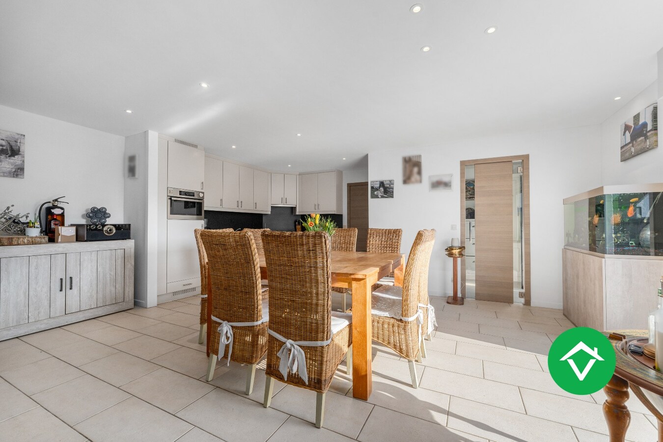 Functionele woning met drie slaapkamers, garage en ruime oprit te Ichtegem 